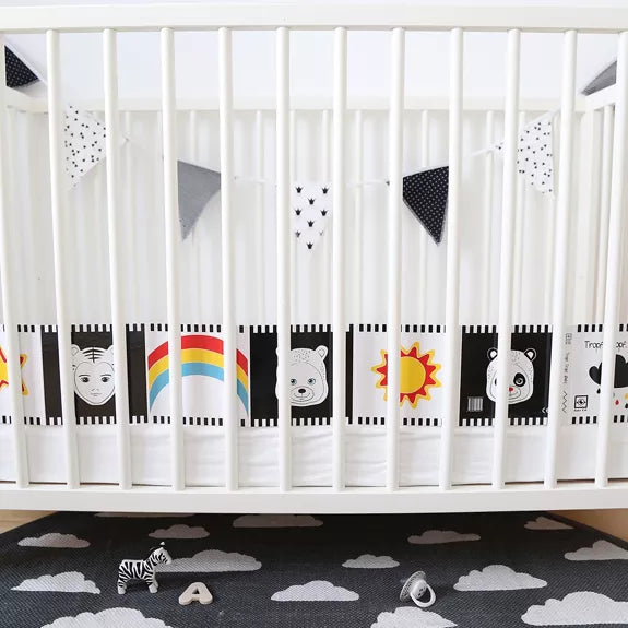 High-contrast fold-out book for babies: Drip, drip, baby