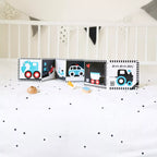 High-contrast fold-out book for babies: Brum, Brum, Baby