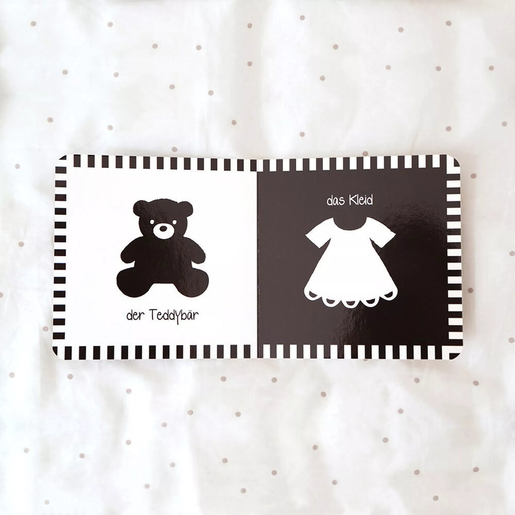 Contrast book for babies: My things