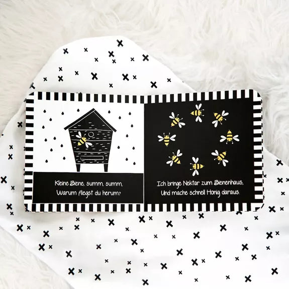 Contrast book for babies: KURO - The Black Bear